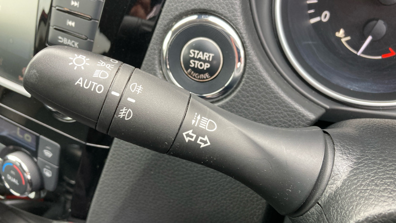 Nissan Qashqai 1.3 DiG-T Tekna 5dr Petrol Hatchback